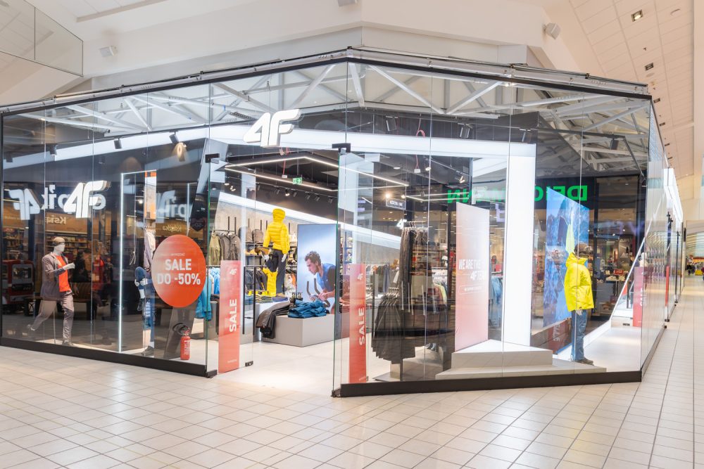Witryna sklepu 4F w M1 Kraków