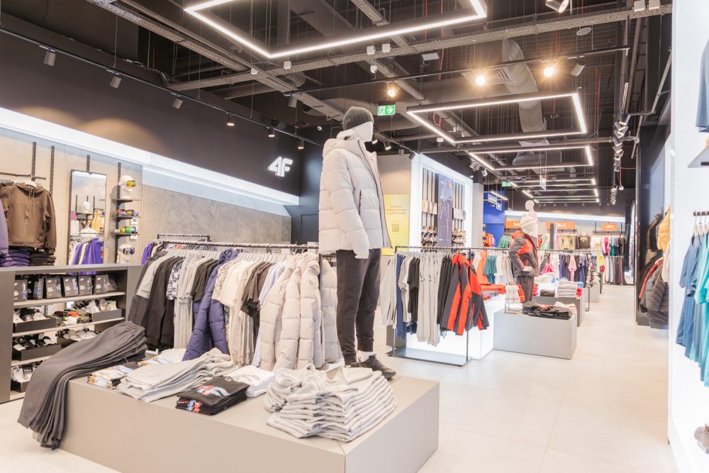 Wnętrze sklepu 4F w M1 Kraków