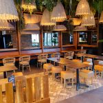 Widok stolików w restauracji Asia Mama w M1 Kraków