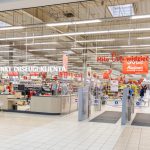 Wejście do hipermarketu Auchan w M1 Kraków