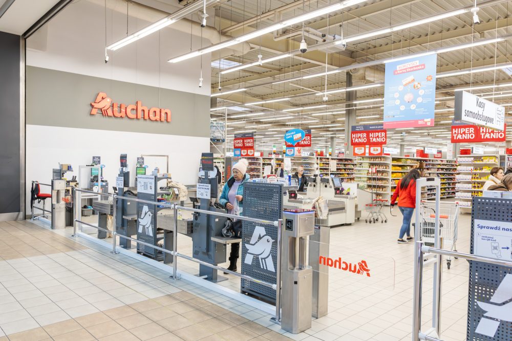 Kasy samoobsługowe w hipermarkecie Auchan w M1 Kraków