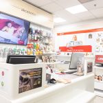 Wnętrze punktu CEWE FOTOJOKER w M1 Kraków