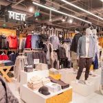 asortyment w sklepie diverse w M1 Kraków manekiny ubrania