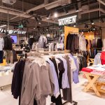 asortyment w sklepie diverse w M1 Kraków manekiny ubrania