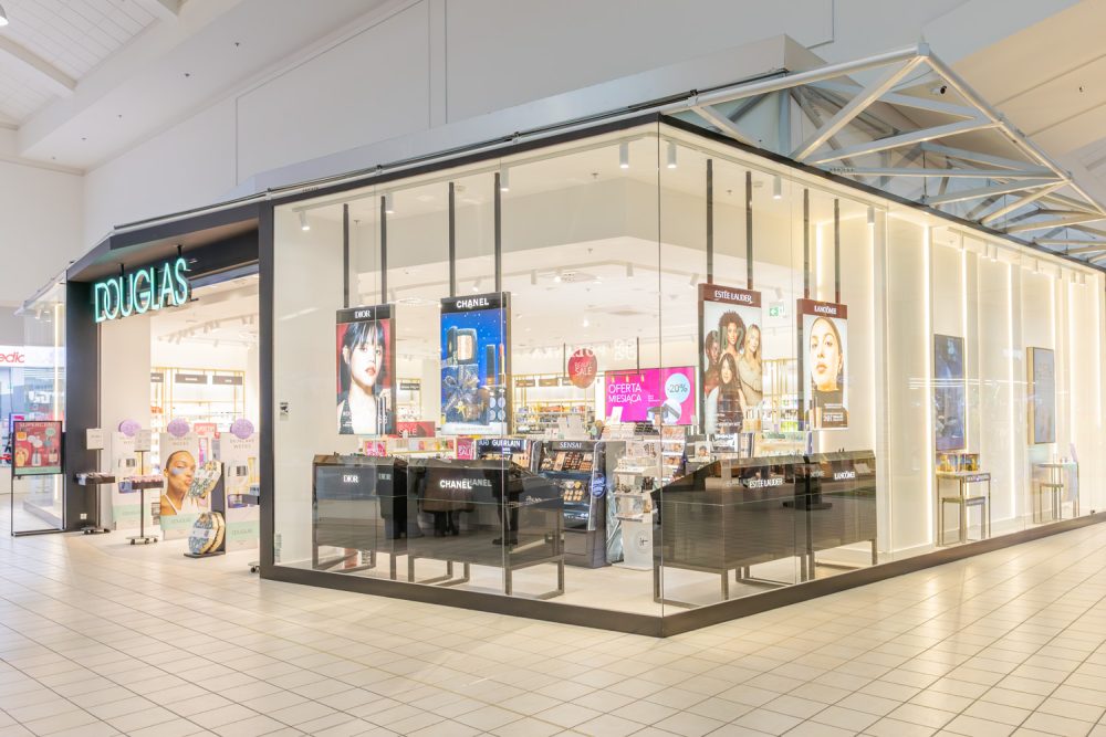 witryna perfumerii douglas w M1 Kraków