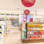 wnętrze i asortyment sklepu douglas w M1 Kraków