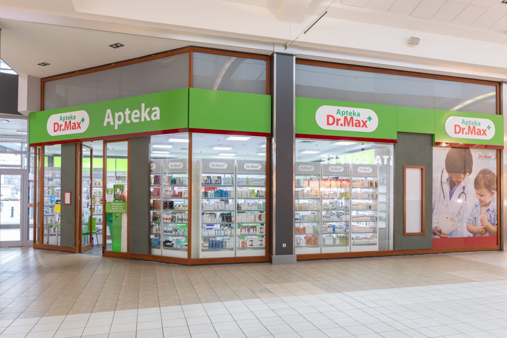 wejście do apteki dr max w M1 Kraków witryna sklepu
