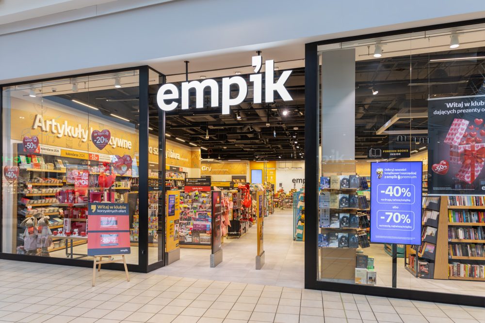 wejście i witryna księgarni empik w M1 Kraków