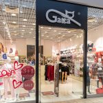 Witryna salonu Gatta w M1 Kraków