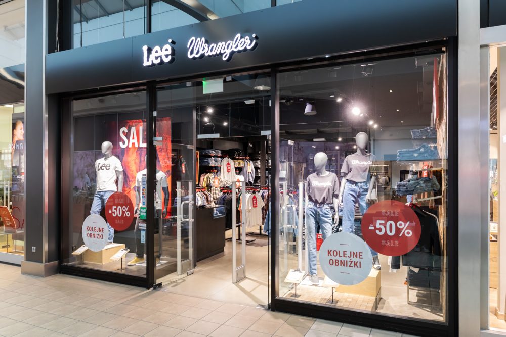 Witryna sklepu odzieżowego Lee Wrangler w M1 Kraków