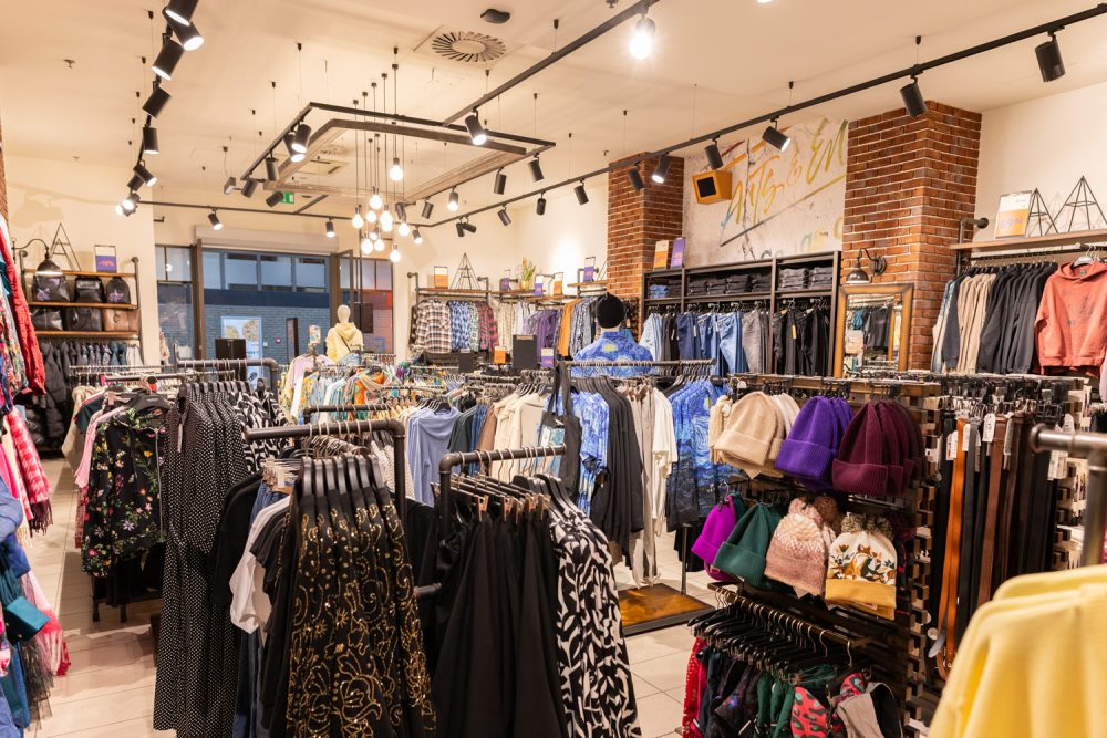 Kolekcja odzieży w sklepie Medicine w M1 Kraków