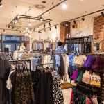 Kolekcja odzieży w sklepie Medicine w M1 Kraków