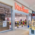Witryna sklepu New Yorker w M1 Kraków