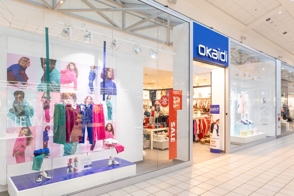 Witryna sklepu z ubraniami dla dzieci Okaïdi w M1 Kraków