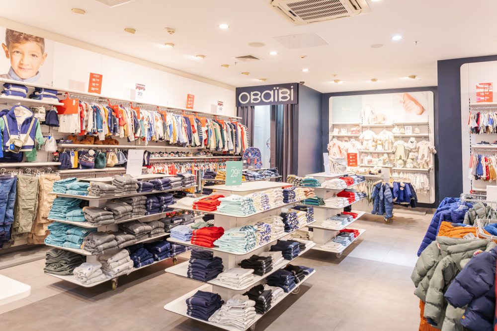 Asortyment sklepu z ubraniami dla dzieci Okaïdi w M1 Kraków