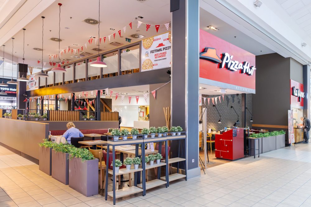 Wejście do restauracji Pizza Hut w M1 Kraków