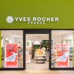 Witryna sklepu Yves Rocher w M1 Kraków