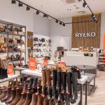 Wnętrze sklepu obuwniczego Ryłko w M1 Kraków