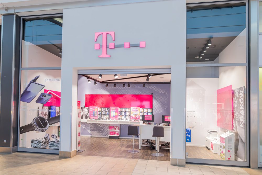 Wejście do salonu T-Mobile w M1 Kraków