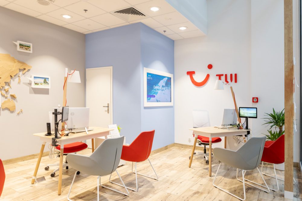 Wnętrze biura podróży TUI w M1 Kraków