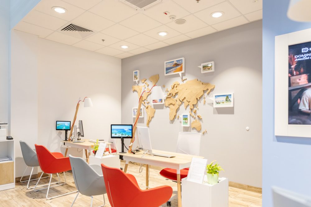 Wnętrze biura podróży TUI w M1 Kraków