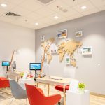 Wnętrze biura podróży TUI w M1 Kraków