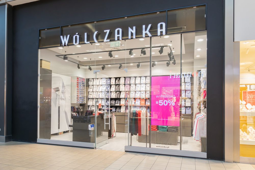 Witryna salonu Wólczanka w M1 Kraków