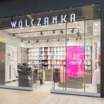 Witryna salonu Wólczanka w M1 Kraków