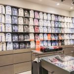 Ekspozycja koszul w salonie Wólczanka w M1 Kraków