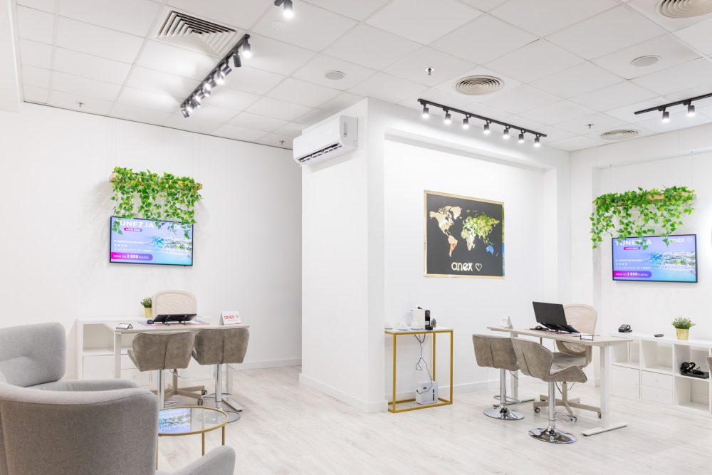 Zdjęcie biura podróży Anex w M1 Kraków w środku