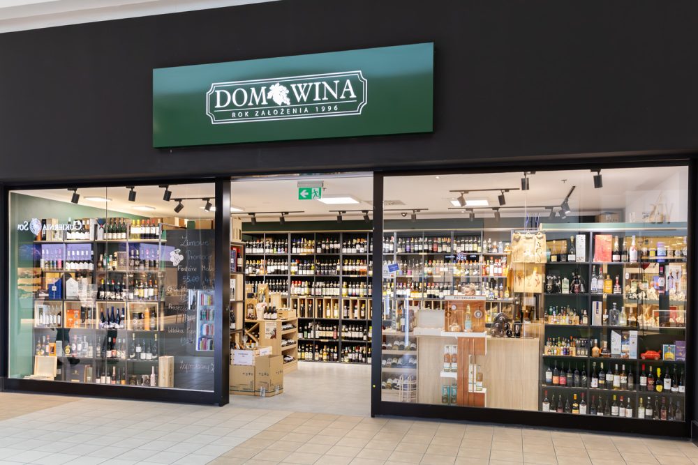 wejście do sklepu dom wina w M1 Kraków