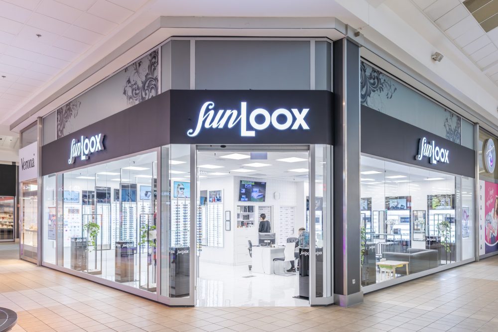 Witryna salonu optycznego SunLoox w M1 Kraków