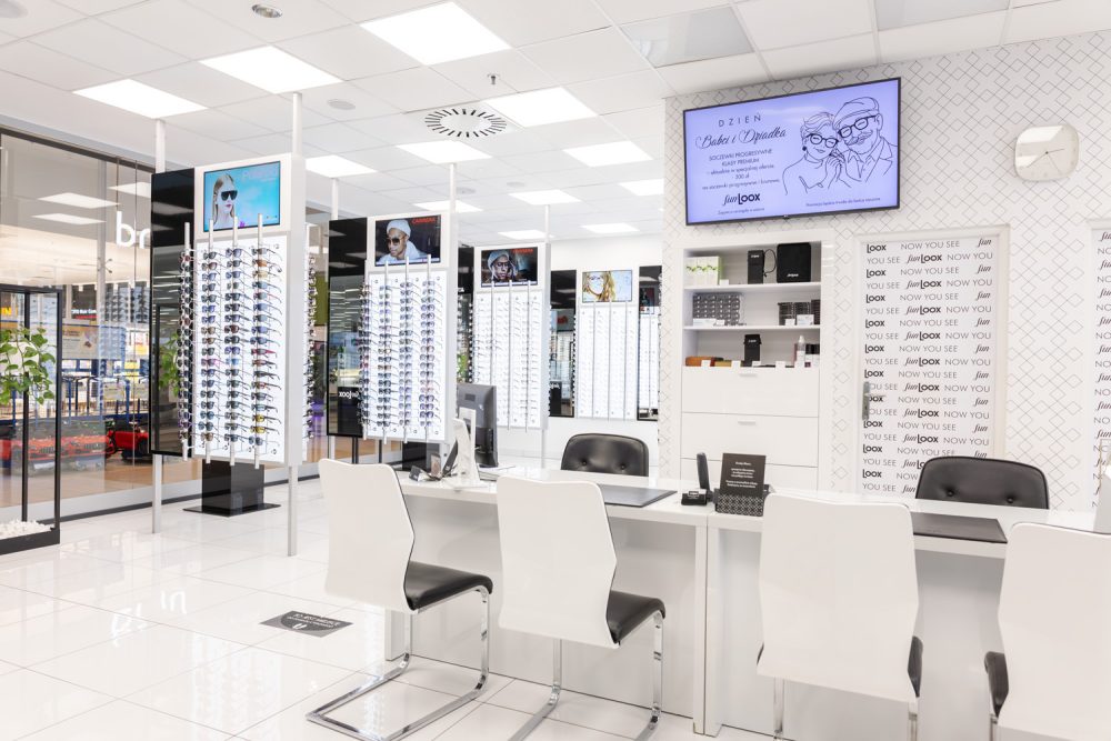 Wnętrze salonu optycznego SunLoox w M1 Kraków