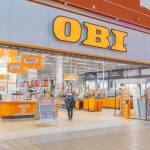 Witryna marketu budowlanego OBI w M1 Kraków