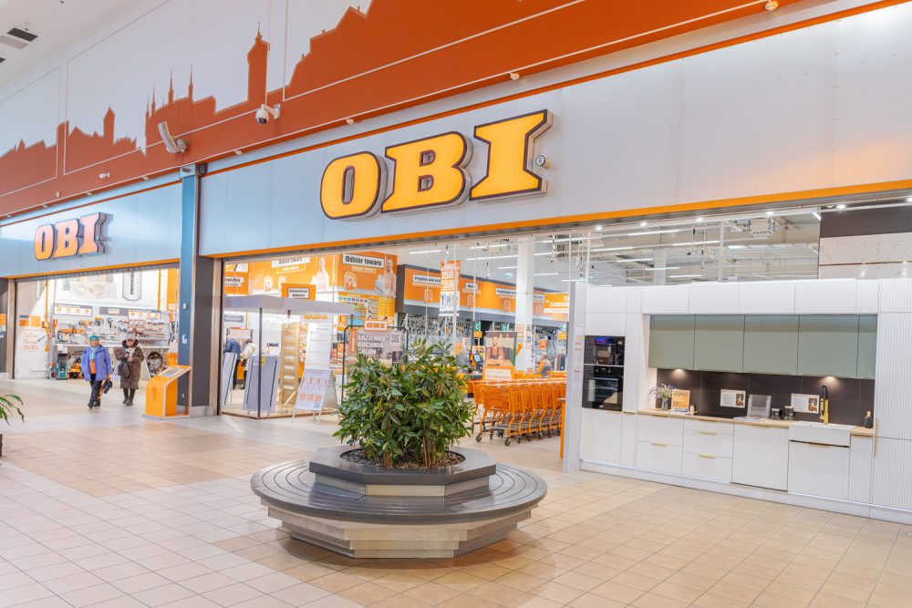 Witryna marketu budowlanego OBI w M1 Kraków