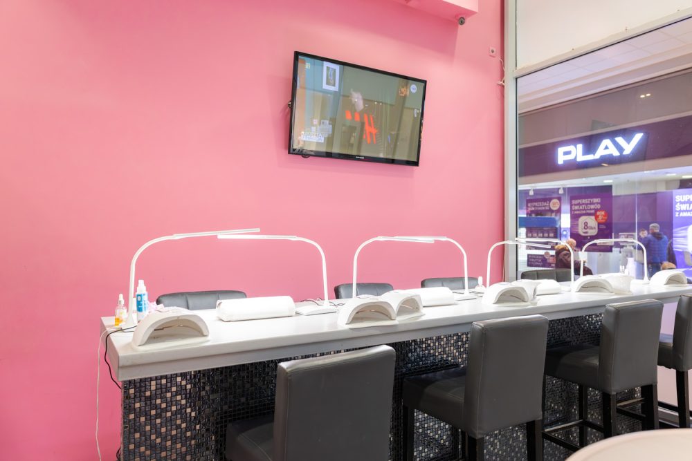 Wnętrze salonu stylizacji paznokci Pazoo