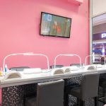 Wnętrze salonu stylizacji paznokci Pazoo