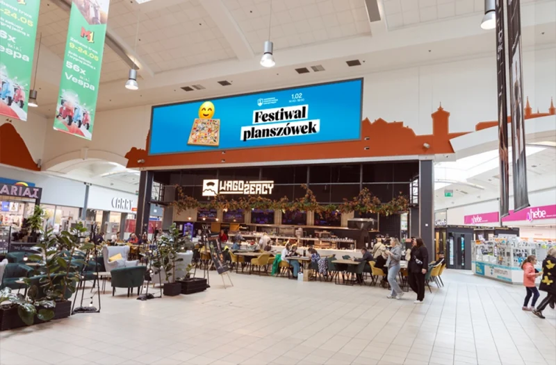 zdjęcie baneru reklamowego w m1 kraków