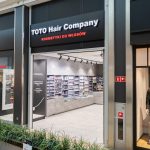 Wejście do salonu TOTO Hair Company w M1 Kraków