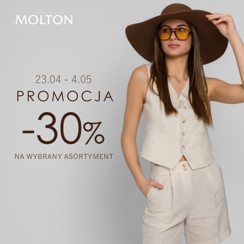 Na grafice promocyjnej marki Molton widoczna jest kobieta w jasnej, letniej stylizacji: kamizelce i szortach, uzupełnionej dużym kapeluszem i okularami przeciwsłonecznymi. Obok znajduje się informacja o promocji: -30% na wybrane modele oraz dodatkowe -15% na przeceniony asortyment, obowiązującej w dniach 23.04–04.05.