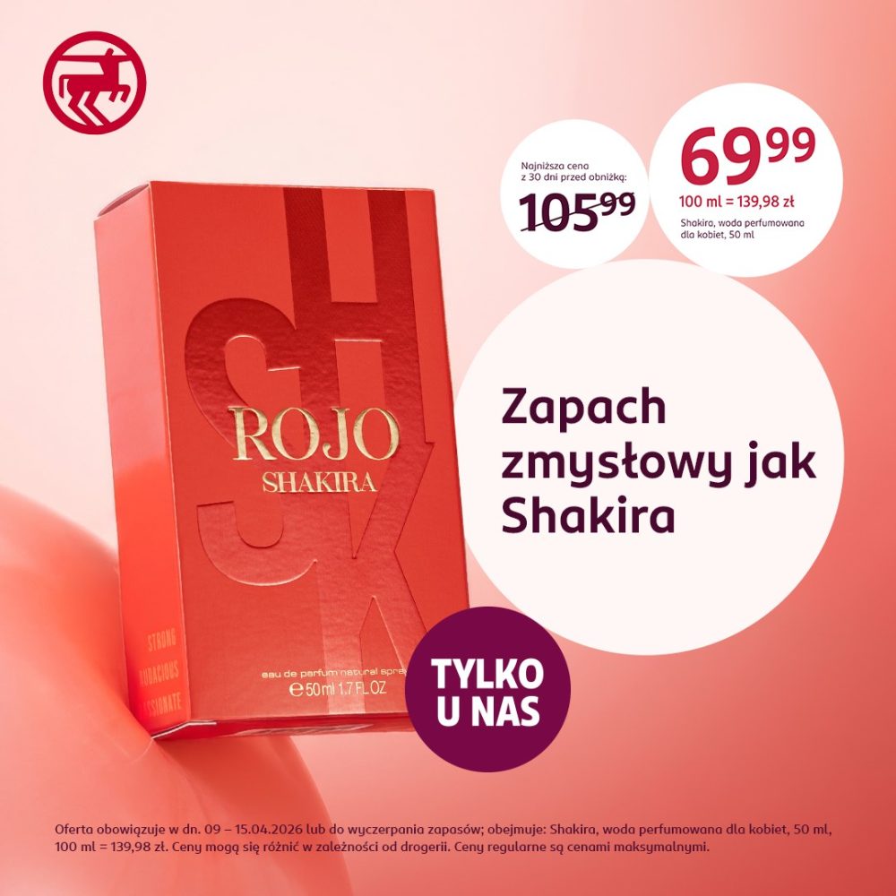 Czerwone opakowanie perfum Shakira Rojo na różowym tle z informacją o promocji w Rossmannie.