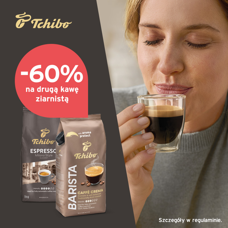 Grafika reklamowa Tchibo przedstawia kobietę pijącą espresso oraz opakowania kawy ziarnistej. Widoczna jest informacja o promocji „-60% na drugą kawę ziarnistą”. Całość utrzymana w ciepłej, kawowej kolorystyce.