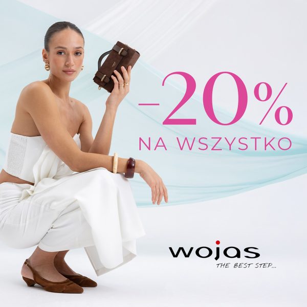 Reklama Wojas – elegancka kobieta w białym stroju trzyma brązową torebkę i ma na sobie brązowe baleriny; obok napis „–20% na wszystko”.
