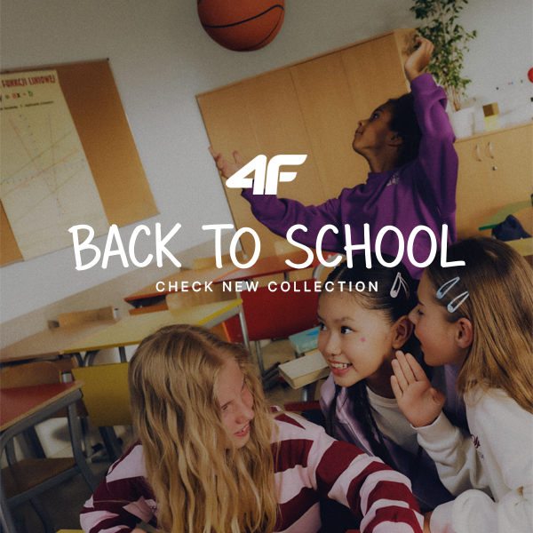 Grafika promocyjna marki 4f na back to school. Czwórka dzieci siedząca w klasie w szkole. Jedno z dzieci podrzuca piłkę do koszykówki. 3 dziewczynki szepczą między sobą.