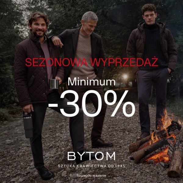 Grafika promocyjna marki BYTOM. 3 mężczyzn elegancko ubranych w lesie stojących przy ognisku.